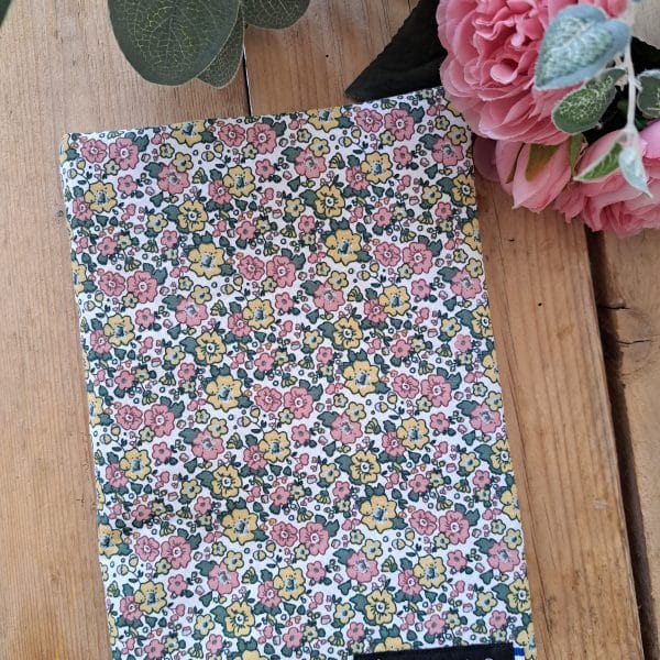 Protège carnet de santé fleuri