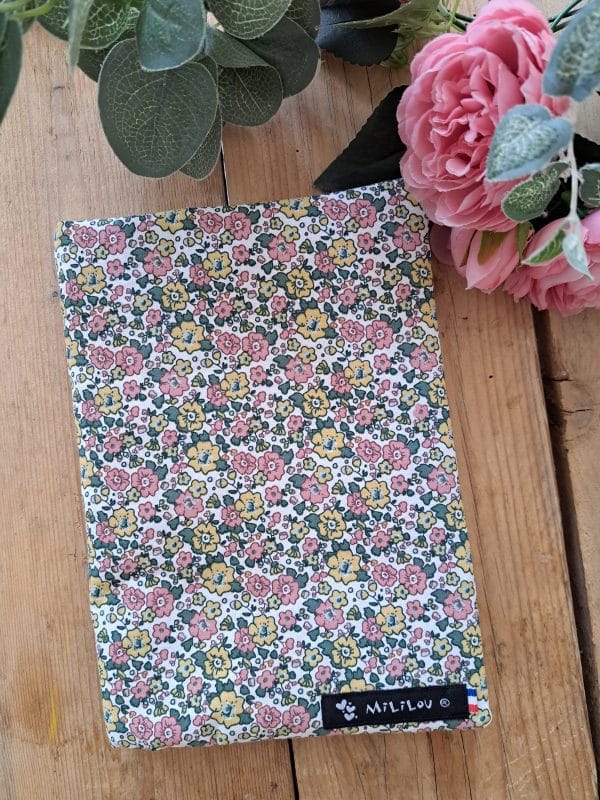 Protège carnet de santé fleuri