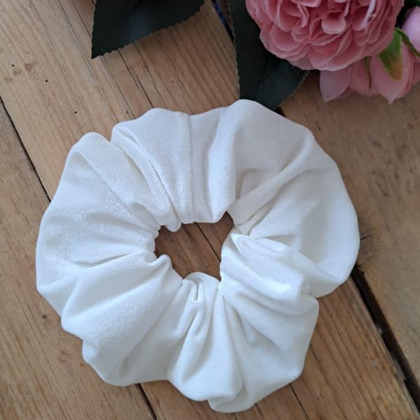 Chouchou scrunchie velours blanc