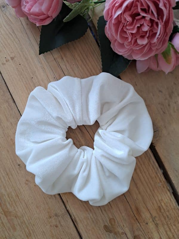 Chouchou scrunchie velours blanc