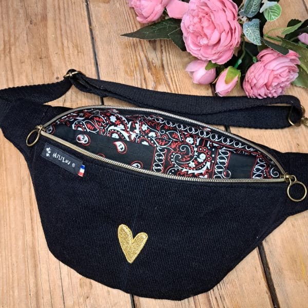 Banane velours noir petit cœur – Image 2